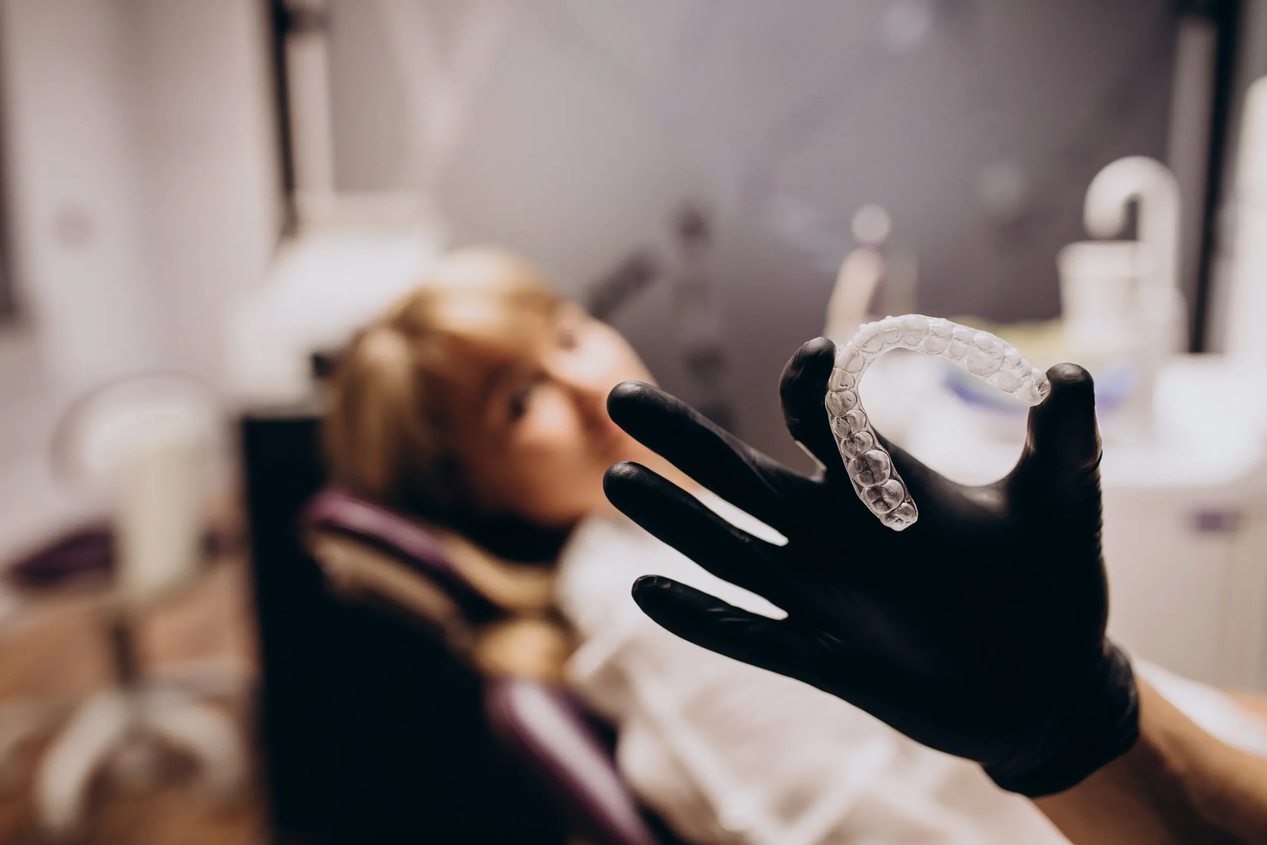 نایت گارد یا محافظ دندان شبانه برای جلوگیری از دندان‌قروچه، درد فک، سایش دندان و سردرد صبحگاهی